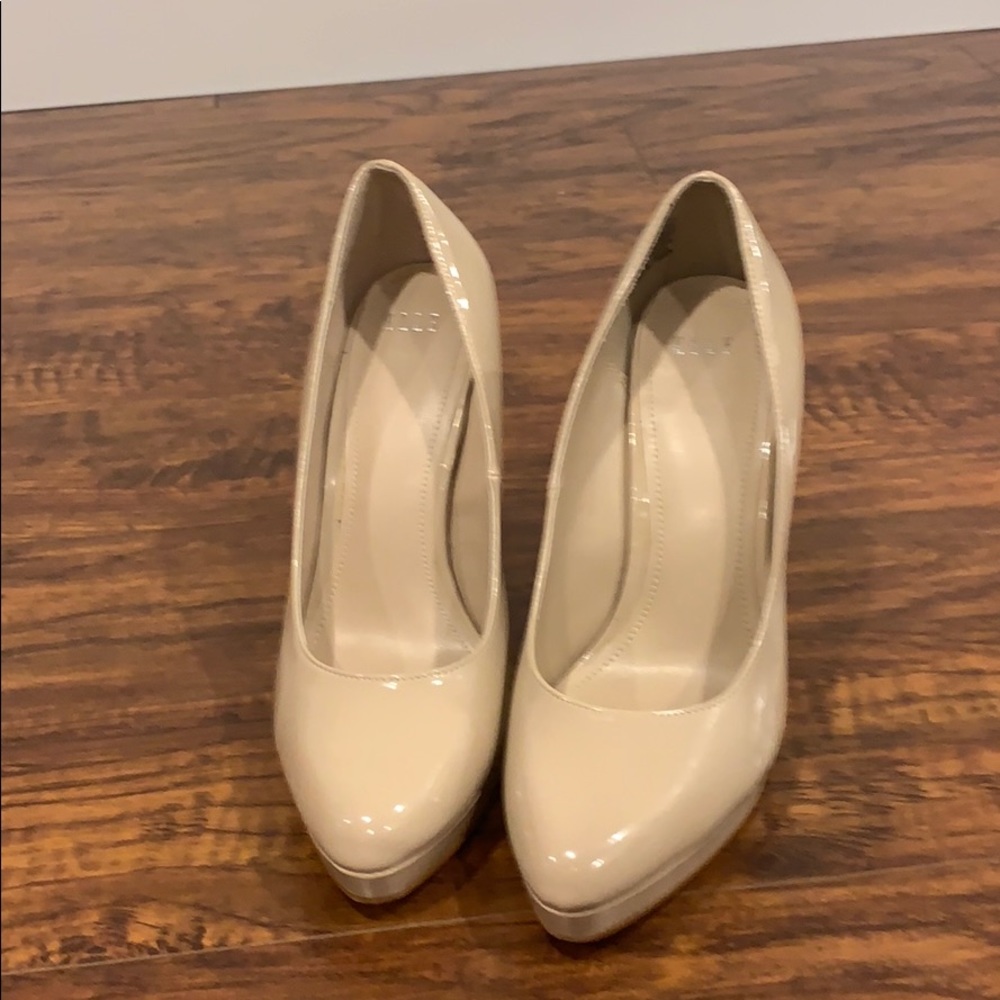 Nude Pumps size 8 Patent leather